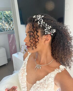Mélanie Odules Instagram - Découvrez ma robe de mariée ainsi que mon bijou de tête ✨
Ils viennent tout droit de chez @florany_robes_de_mariees 🤍
•
| Candidate N•12 à Miss Réunion 2023 |