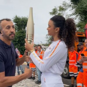 Mélanie Odules Instagram - 𝐌𝐨𝐦𝐞𝐧𝐭 𝐢𝐧𝐨𝐮𝐛𝐥𝐢𝐚𝐛𝐥𝐞 𝐞𝐧 𝐭𝐚𝐧𝐭 𝐪𝐮𝐞 𝐩𝐨𝐫𝐭𝐞𝐮𝐬𝐞 𝐝𝐞 𝐥𝐚 𝐟𝐥𝐚𝐦𝐦𝐞 𝐨𝐥𝐲𝐦𝐩𝐢𝐪𝐮𝐞 🔥🇷🇪
𝐇𝐨𝐧𝐧𝐞𝐮𝐫 𝐞𝐭 𝐟𝐢𝐞𝐫𝐭é 𝐝𝐞 𝐩𝐨𝐫𝐭𝐞𝐫 𝐥𝐞𝐬 𝐯𝐚𝐥𝐞𝐮𝐫𝐬 𝐝𝐞 𝐥’𝐨𝐥𝐲𝐦𝐩𝐢𝐬𝐦𝐞 : 𝐞𝐱𝐜𝐞𝐥𝐥𝐞𝐧𝐜𝐞, 𝐚𝐦𝐢𝐭𝐢é 𝐞𝐭 𝐫𝐞𝐬𝐩𝐞𝐜𝐭 ! ❤️‍🔥
•
#jeuxolympiques #flammeolympique #reunionisland #cocacola  #missreunion