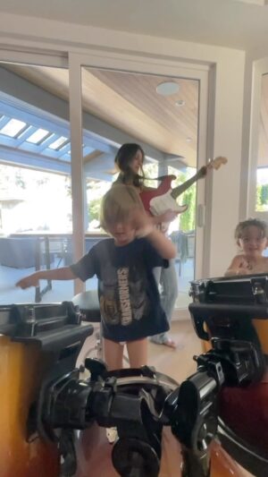 Melanie Papalia Instagram - It’s never too late to join a band  #RainbowUnicorns 🌈🦄