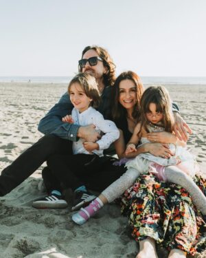 Melanie Papalia Instagram - Noah’s school had a little fundraiser and we got some cute family shots out of it♥️💙💜💗