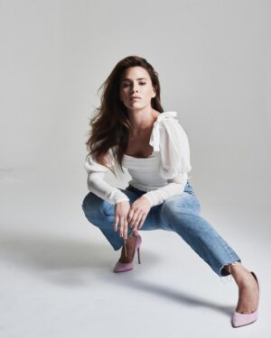 Melia Kreiling Instagram - “Big dreams, gangsta
Said you had to leave to start your life over” 

📷 @higgsy_photography 
👕 @soniayoungstyle 
💄 @makeupbymerav 
💇‍♀️ @christinesymondshair