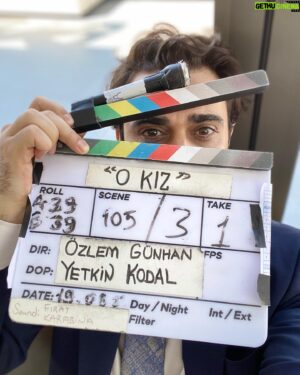 Melih Selçuk Instagram - Hayat kısa, kuşlar uçuyor Salih… Güzel adamdı, çok sevmiştim ama hikayesi bittiği için bu akşam @okizdizi ‘de son kez Salih olacağım. Hüzünlü, güzel bir gidiş oldu. 
Güzel anlar biriktirdim. Tüm ekip arkadaşlarıma sonsuz başarılar diliyorum.  Ars longa, vita brevis!