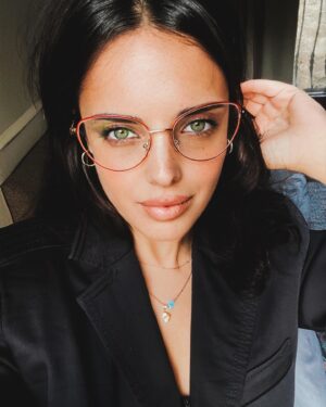 Melike Emiroğlu Instagram - @begumoptik @b.e.g.u.m._ @prognostic19 

Görmeyenleri gördüren,fiyat kalite konusunda yüz güldüren gönüllerin optiği canim Begüm ablam ve Gamze ablam teşekkürler🥰❤️😂 slogan cok iyi degil mi?

#reklam 🥸

#beauty #beautiful #love #photooftheday #instagood #nature #fashion #style #photography #travel #amazing #turkey #pretty #summer #makeup #instagram #model #istanbul #girl #sun #photo #cute #sky #sunset #picoftheday #follow #happy #beach