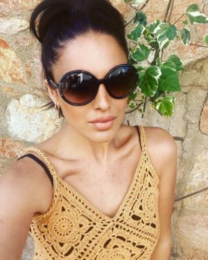 Melike Emiroğlu Instagram - 🌺💋 
@melekorgusu ✨