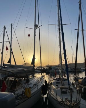 Melike Emiroğlu Instagram - 40 ucurmaya geldik❤️ @onr_yk 

#yalikavak #yalıkavakrakıbalık #yalikavakpalmarina #yalikavakmarina #bodrumyalıkavak
