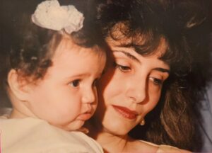 Melina Konti Instagram - Μανούλα σ' ευχαριστώ γι' αυτό που ήσουν όσο ήμουν μικρή και σε είχα πολλή ανάγκη. Σ' ευχαριστώ που με έμαθες να μη σε έχω ανάγκη αλλά που είσαι εδώ όταν δεν τα καταφέρνω. Έμοιαζες πάντα να ξέρεις πως να είσαι μαμά, ξέρω πως δεν ήξερες όλες τις φορές. Σ' ευχαριστώ γι' αυτό που είσαι και πιο πολύ γι' αυτό που είμαι χάρη σε εσένα. Χρόνια πολλά μανούλα! 🌼🌼🌼

#happymothersday #iloveyou
