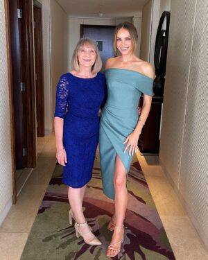 Melina Vidler Instagram - This dress ft. the AACTA Industry Awards 

Stylist: the best @donnygalella 💖
Dress: @manningcartell 💚
Handbag: @olgaberg 💛
Shoes: @ninewest 🧡