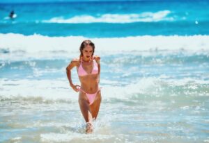 Melina Vidler Instagram - Attempting a Baywatch moment 🚶🏼‍♀️

.
.
.
📸 @kaneskennar #byronbay #australianbeaches #photoshoot #ripperofaday #modelling #viviensmodelmanagement