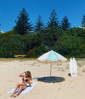 Melina Vidler Instagram - Love the beach; fucking hate sand