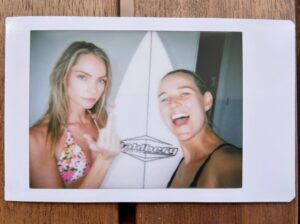 Melina Vidler Instagram - Disclaimer: we don’t surf… 

but we do jigsaw