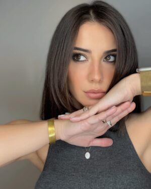 Melis Tüzüngüç Instagram - kaç shades of grey?🩶