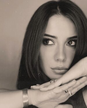 Melis Tüzüngüç Instagram - kaç shades of grey?🩶