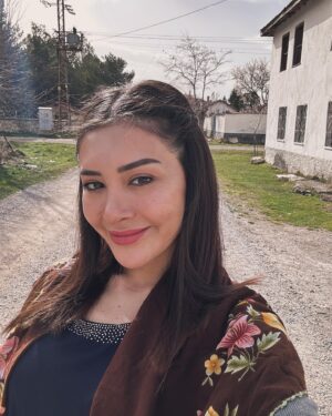 Melisa Seda Instagram - Merhaba ben Emine! 
#sinema #film #vizyon #evdekalmıskızlarköyü #melisaseda #eskişehir #sezon #köy #karavan #karavangünlükleri #karavantürkiye #oyuncu #aktör