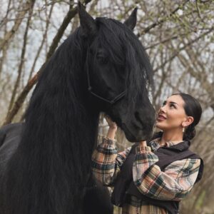 Melisa Seda Instagram - Güzel Atlar Diyarı…. Hoşgeldin yeni #hobi ve hoşgeldin kendim 🤷🏻‍♀️
Süpriz proje için #binicilikeğitimi almaya karar verdik.
Bugün ilk dersimizi #başarı ile tamamladık 🐎 
#atbinicilik #binicilikkulübü #binicilikeğitmeni #at #beykoz #istanbul #instagood #goodday #haftasonu #güneş #doğa #keşfet #instagood #yenidizi #trt