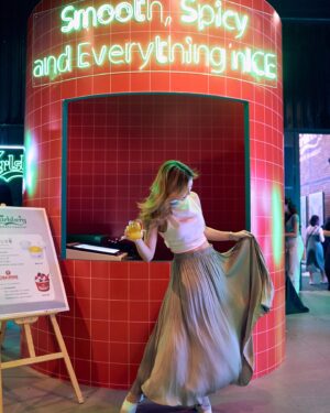 Melissa Campbell Instagram - I had too much fun with getting lost in the heat of the night at @carlsbergmy ‘Real Spicy, Real Smooth’ event 🌶️🎉 

If you are looking to spice up your weekend? Come on by. From 18/8 - 2/9 at JioSpace, PJ. The food is spicy and the vibes are electrifying. 

For 21  years old & non-Muslims only. If you drink, do not drive.

#CarlsbergSmooth #RealSpicyRealSmooth #BestWithCarlsberg #CarlsbergMY #CelebrateResponsibly