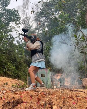 Melissa Campbell Instagram - Never a dull day at work. And what was on the menu that day? Paintball in a skirt. Did I still get carried away? Yes 🥲🩸 

#PaduTheMovie 

@globalstationsb 
Director: @faisalskis