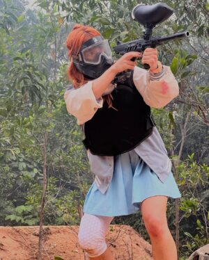 Melissa Campbell Instagram - Never a dull day at work. And what was on the menu that day? Paintball in a skirt. Did I still get carried away? Yes 🥲🩸 

#PaduTheMovie 

@globalstationsb 
Director: @faisalskis