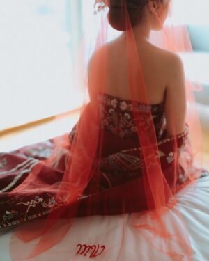 Melissa Campbell Instagram - We just got our official photos back of our Chinese Tea Ceremony Wedding & Civil Signing! Forgive me, this is going to become a wedding account for a-bit 

MakeUp: @kfbongmakeup @kfbongwedding 
Hair: @ckay_liow 
Custom Dress & Accessories: @themichellechandra via @roemaatelier 
Photo: @adamong 
Planner: @iamnicholaschong / @jovitaloweddings 

#teaceremony #chinesewedding #melforthewin