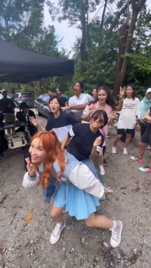 Melissa Campbell Instagram - The Rempah (Spice) Girls take on paintball 🎬 

@globalstationsb 
Director: @faisalskis 

#PaduTheMovie