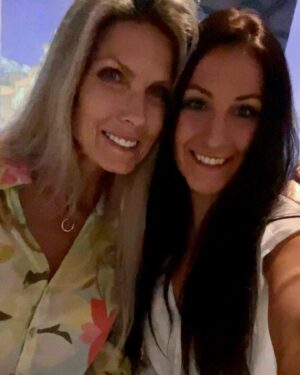Melissa Moore Instagram - Fun evening at @vangogh.experience #vangoghexperience in Louisville #artist #art #master #inspirational #beautiful #magical  @cathyconiglio @davescheuch1 @emmamcaruso