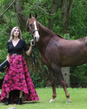 Melissa Moore Instagram - A little flash back to a great @freedmansharness shoot.  Love their bags and belts !  They are the best Christmas presents!!!! @freedmansharness @sunrisestables27 @emmamcaruso @heymantalentagency @chad_broskey.  Photo by @scbphotography22