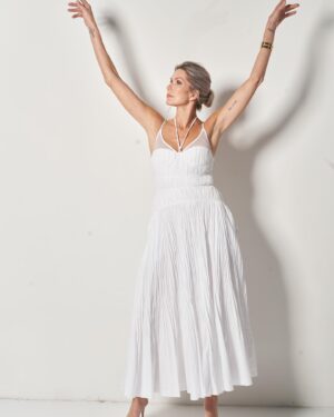 Melissa Moore Instagram - WHITE SHOOT! Such a fun shoot with @lisasciascia HMAU @makeupbyfrancestsalas and stylist @marta_cebrat This is just a few photos from the shoot.  I’m 58 and grateful that I still am asked to do great shoots like these.  #blessed #classicmodel #artinaging #matureskin @bmgchicago @heymantalentagency @chad_broskey @wallace375 #printmodel #editorial #silversisters #unretouched #nofilter #natural