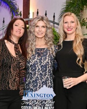 Melissa Moore Instagram - M beautiful nieces @gatlingun_e and @applecorkwellness  Im@so proud of them ❤️❤️🤣 #family #grateful