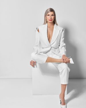 Melissa Moore Instagram - A few more from the white shoot Chicago love the team I worked with photographer @lisasciascia HMUA @makeupbyfrancestsalas stylist @marta_cebrat  @bmgchicago @heymantalentagency @lauravonholle @chad_broskey @10mgmt #whiteshoot #classicmodel #over50 #58 #printmodel #editorialmodel #grateful #ageembrace #silverhair #artinaging #agepositive