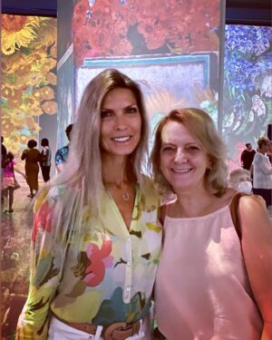 Melissa Moore Instagram - Fun evening at @vangogh.experience #vangoghexperience in Louisville #artist #art #master #inspirational #beautiful #magical  @cathyconiglio @davescheuch1 @emmamcaruso