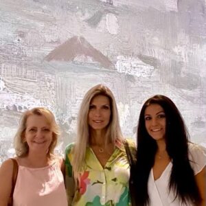 Melissa Moore Instagram - Fun evening at @vangogh.experience #vangoghexperience in Louisville #artist #art #master #inspirational #beautiful #magical  @cathyconiglio @davescheuch1 @emmamcaruso