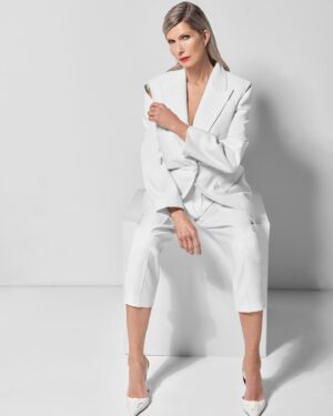 Melissa Moore Instagram - A few more from the white shoot Chicago love the team I worked with photographer @lisasciascia HMUA @makeupbyfrancestsalas stylist @marta_cebrat  @bmgchicago @heymantalentagency @lauravonholle @chad_broskey @10mgmt #whiteshoot #classicmodel #over50 #58 #printmodel #editorialmodel #grateful #ageembrace #silverhair #artinaging #agepositive