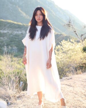 Melissa Paulo Instagram - Embracing it all….
every season, every facet, every layer, every feeling, every passion, the lightness, the darkness and everything in between 🤍🩶🖤

Dress: @pokolokoltd ~ if you love Turkish cotton and feeling easy breezy & beautiful in what you wear, use code: MELISSA15

#sustainableclothing #pokopartner #turkishcotton #sustainablymade #sustainablestyle