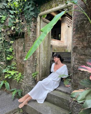 Melissa Paulo Instagram - Reminiscing & Romanticizing @villamadubali 

Dress: @cozyearth use code: MELISSAPAULO40 

#bali #ubud #cozyearth #travel #travelbali #travelstyle #wanderlust
