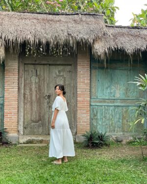 Melissa Paulo Instagram - Reminiscing & Romanticizing @villamadubali 

Dress: @cozyearth use code: MELISSAPAULO40 

#bali #ubud #cozyearth #travel #travelbali #travelstyle #wanderlust