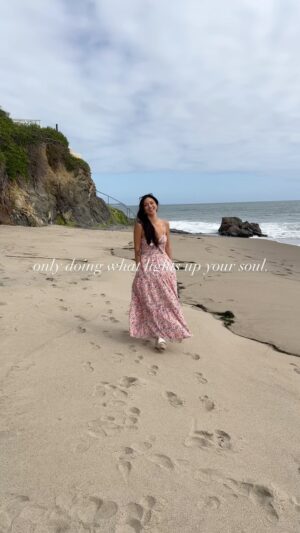 Melissa Paulo Instagram - What are you doing to light up your soul this summer? 

flowing & free in this gorgeous & mindfully made dress from @amourvert 🌸

#amourvert #amourvertpartner #ethicallymade #organiccotton #malibu #summervibes #mindfulness #lightupyoursoul #sunkissed #sustainablefashion #slowfashion #summerstyle #summerreflection #californiastyle