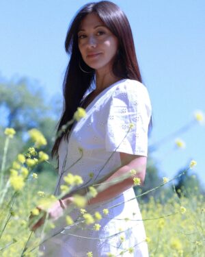 Melissa Paulo Instagram - Among the flowers 🌼 @amourvert 

captured by: @teresakosierphoto 

#amourvert #amourvertecofashion #amourvertpartner #ecofashion #slowstyle #sustainablefashionlovers #sustainableclothing #organiccotton #ethicallymade #madeinindia #organicclothing #slowfashion #springdress #murrieta #sustainable #motherhood