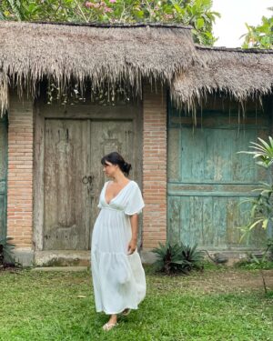 Melissa Paulo Instagram - Reminiscing & Romanticizing @villamadubali 

Dress: @cozyearth use code: MELISSAPAULO40 

#bali #ubud #cozyearth #travel #travelbali #travelstyle #wanderlust