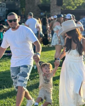 Melissa Paulo Instagram - It’s been a good summer so far 🌞

@oldtownmusicfestival