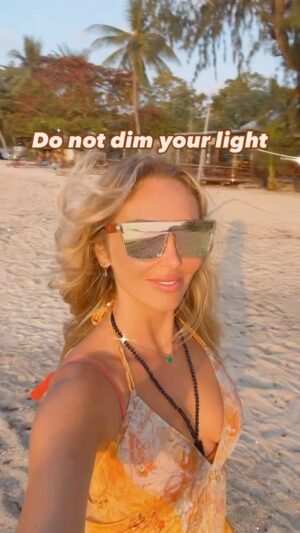 Mellissa Laycy Instagram - Would you like to know what it feels like to be free of limiting beliefs? 💖🙌

#biohacking #theta #joedispenza #subconsciousmind #neurodivergent #healing #spiritjunkie