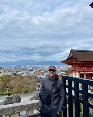 Melody Cheng Instagram - I’ve never traveled abroad with a partner until last year. So I was a tad biiiiit nervous 😬 before our big Asia trip. I mean, aren’t trips one of the biggest “test” in a relationship?? 

Well, as you can see this is a Ray dedication post, we made it out alive lol & it was one of my favorite trips ever! I share all the details in the latest @asianbossgirl ep (on @spotify & @youtube )

Some reflective thoughts 💭:
❣️seeing a new place (esp the food courts & convenience stores) through his eyes was magical 
❣️enjoyed the downtime as much as the hustle/bustle & monopoly deal became our game 
❣️ray likes live karaoke & requested it lol 
❣️his openness to trying everything is hot 
❣️meeting my family (& hugging my grandpa) was a highlight
❣️solo time on trips are game changer 
❣️ the bond after a successful trip does bring you both closer