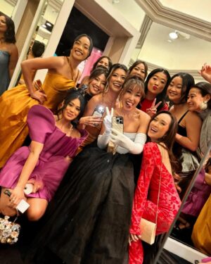 Melody Cheng Instagram - Unforgettable Gala ✨it was truly a night of celebration but it personally reminded me of how I love female friendships 💖 all the new and familiar “hellos” in transit to the restroom   laughter amongst friends (cherishing this!).

Ty @character.media @unforgettablegala 

HMU: @glambylindseyt