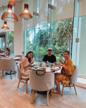 Melody Cheng Instagram - postcards from cancun 💌🌴

1. Some of my favorite people 🫶🏻
2. A sliver of no rain in paradise 
3. Enjoying the amazing breakfast buffet 
4. @danakadan showing it how it’s done at the hotels’ karaoke night 🎤 so hypeddddd!!
5. Karaoke turned clubbing with @mimiahn79 excited “shots” lol
6. fancy dinner night
7. 👋🏻
8. 💙💙