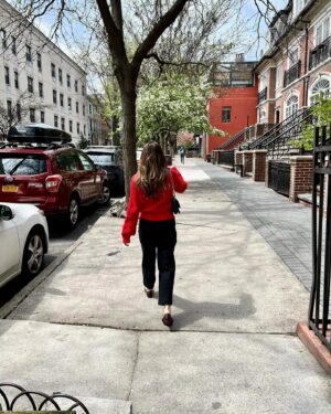 Melody Cheng Instagram - It’s been one month since we moved to the East Coast. Even though there are days when I catch myself still in transition, I can’t help but feel the city’s magic when we’re exploring the different boroughs on the weekends.

I think I’m going to like it here 🌹