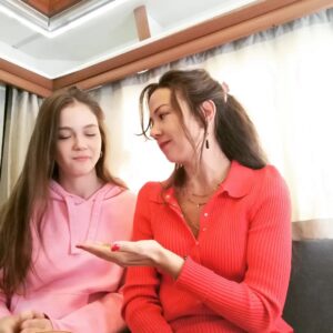 Meltem Pamirtan Instagram - Karavan günleri..
Kızım ve ben severiz bu küçük şeyleri ben kıyamam son tane yi ona veririm annelik işte. Neşemiz ağzımızın tadı bal olsun.
@berraaydinli @babatvdizi @ayyapim #çağrıbayrak
@ezgicill @gokhan_horzum
@velhancantay #baba #yeni bölüm