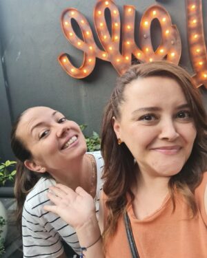 Meltem Pamirtan Instagram - Öyle ...
Döne döne severiz 
Güle güle severim 
Öve öve severiz 🎈💫🧿