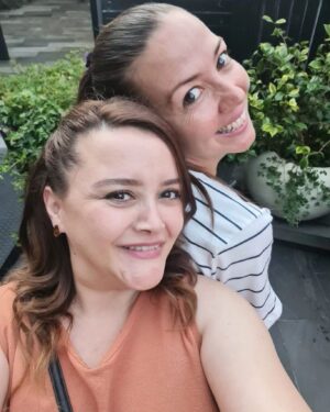 Meltem Pamirtan Instagram - Öyle ...
Döne döne severiz 
Güle güle severim 
Öve öve severiz 🎈💫🧿
