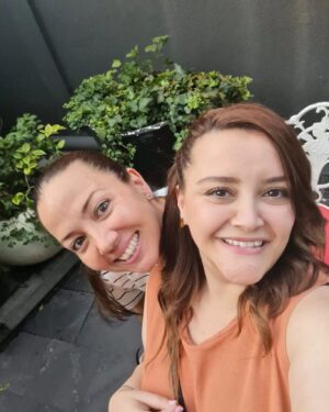 Meltem Pamirtan Instagram - Öyle ...
Döne döne severiz 
Güle güle severim 
Öve öve severiz 🎈💫🧿