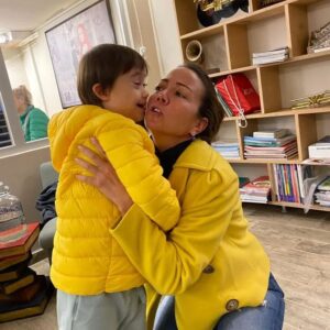 Meltem Pamirtan Instagram - Öyle bir proje yapalım ki bütün dünyaya sevmeyi sarılmayı öpmeyi yayalım adı sarı olsun Edizim ✨ Kocaman yüreğinden, heyecanından, heyecanla gözlerimin en derinine bakışından öperim. Bana verdiğin koşulsuz sevgin dünyaya bedel yarınım daha umutlu daha mutlu çünkü biz mucizeyiz yine hatırlattın bana. İyi ki Ediz arkadaşım. Birlikte büyüyelim.hep hep hep sevelim.... Can dostlarım koca yürekler @nidaugurlu
@ozgunugurlu