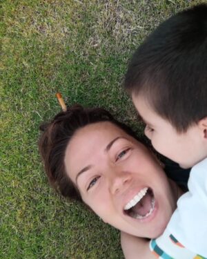 Meltem Pamirtan Instagram - Can cana eğlendik cennete düştüm bu gün ama güreş sonucu 1 - 1
Kanımdan canımdan ötesi yok torunum 😀
O minik ellerini yüzümde hissetmek kadar güzel bişey yok.