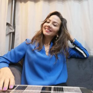 Meltem Pamirtan Instagram - Kendimle baş başa iken de eğlenmek güzel fonda bir müzik olsun ruhum dans eder. Hazırlık candır ve heyecanlıdıır. Değişim dönüşümdür artık  #haticedir.
Hikayede kalmasın dedim.
iyi haftalar olsun..